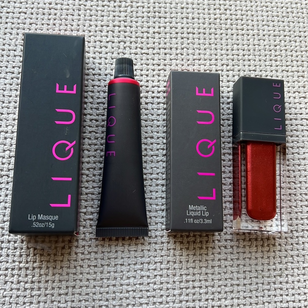 Lique 2pc lipstick set new in box sealed colors blushing and scandal